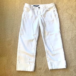 A white pair of capri mid rise jeans that cut off at the bottom size 0